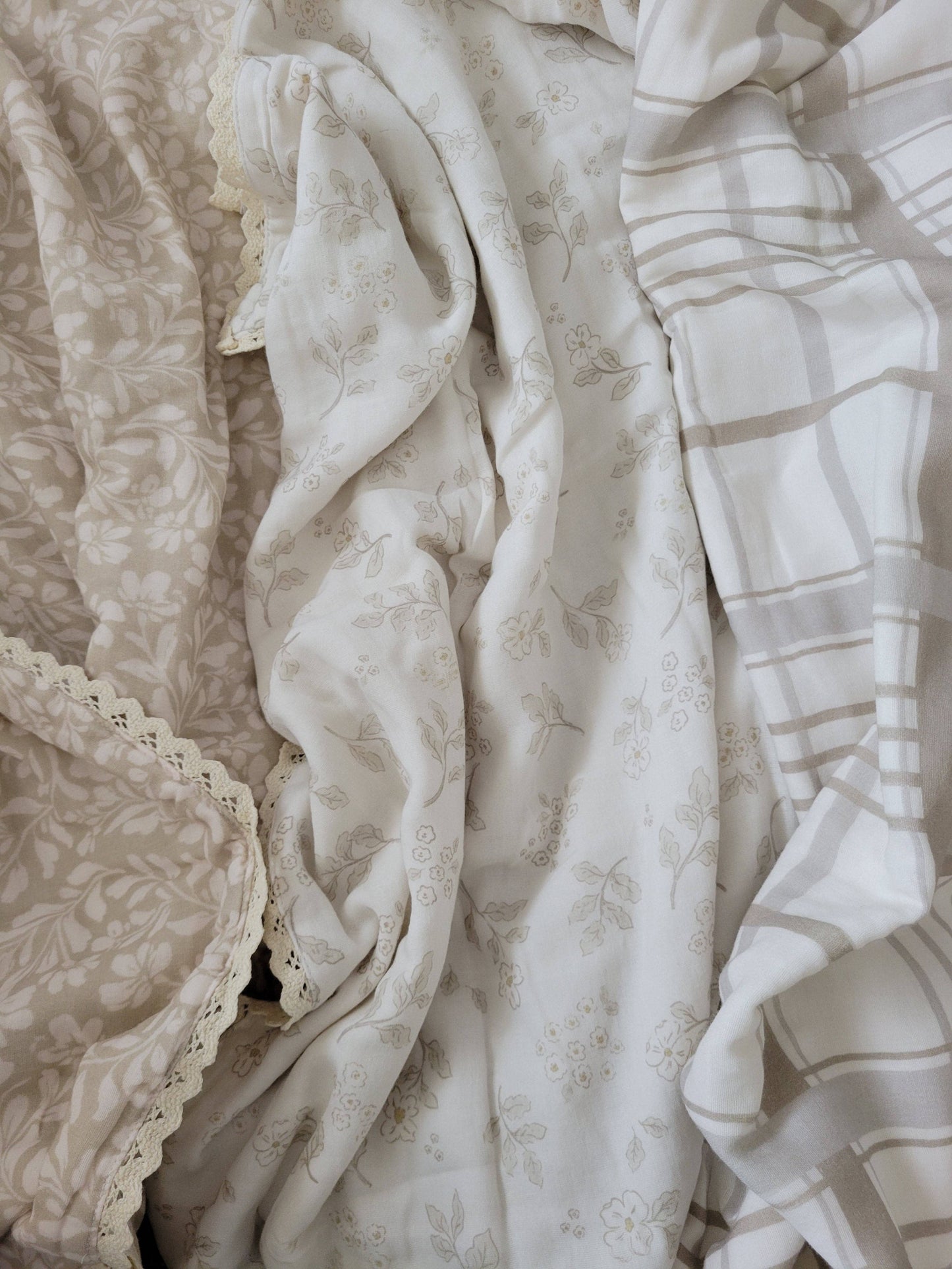 Serenity Floral 6 Layer Gauze Blanket